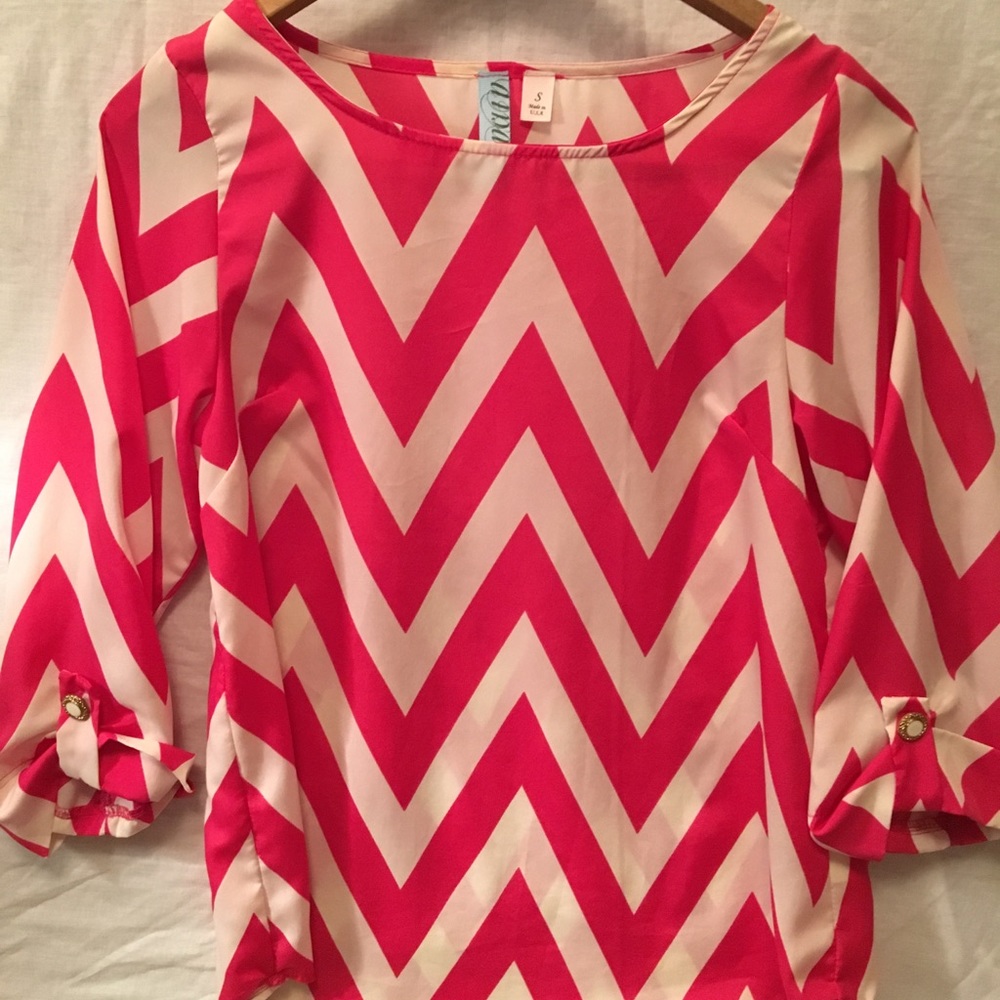 (Small) Pink/White Chevron- quarter length top - Picture 3 of 7